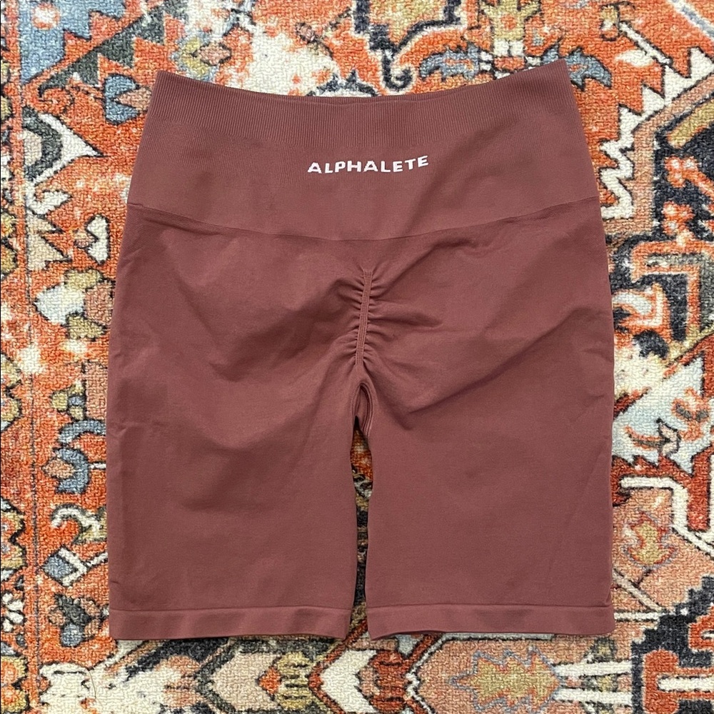 ALPHALETE AMPLIFY SHORT 6.5” | WOMENS SIZE M